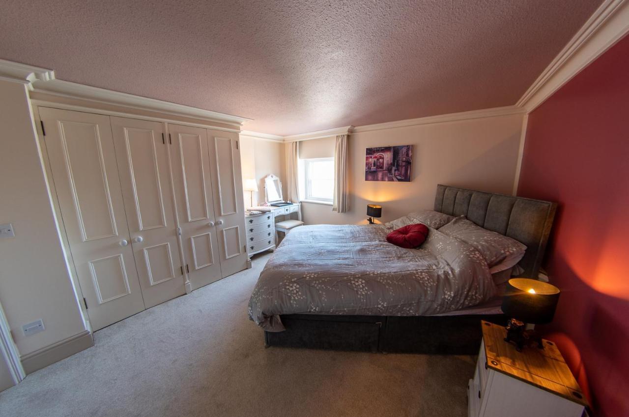 ניופורט 3, The Dolphin, 49 Quay Street - Stunning Apartment - Quintessential - Quay Views - Sleeps 2-4 People מראה חיצוני תמונה